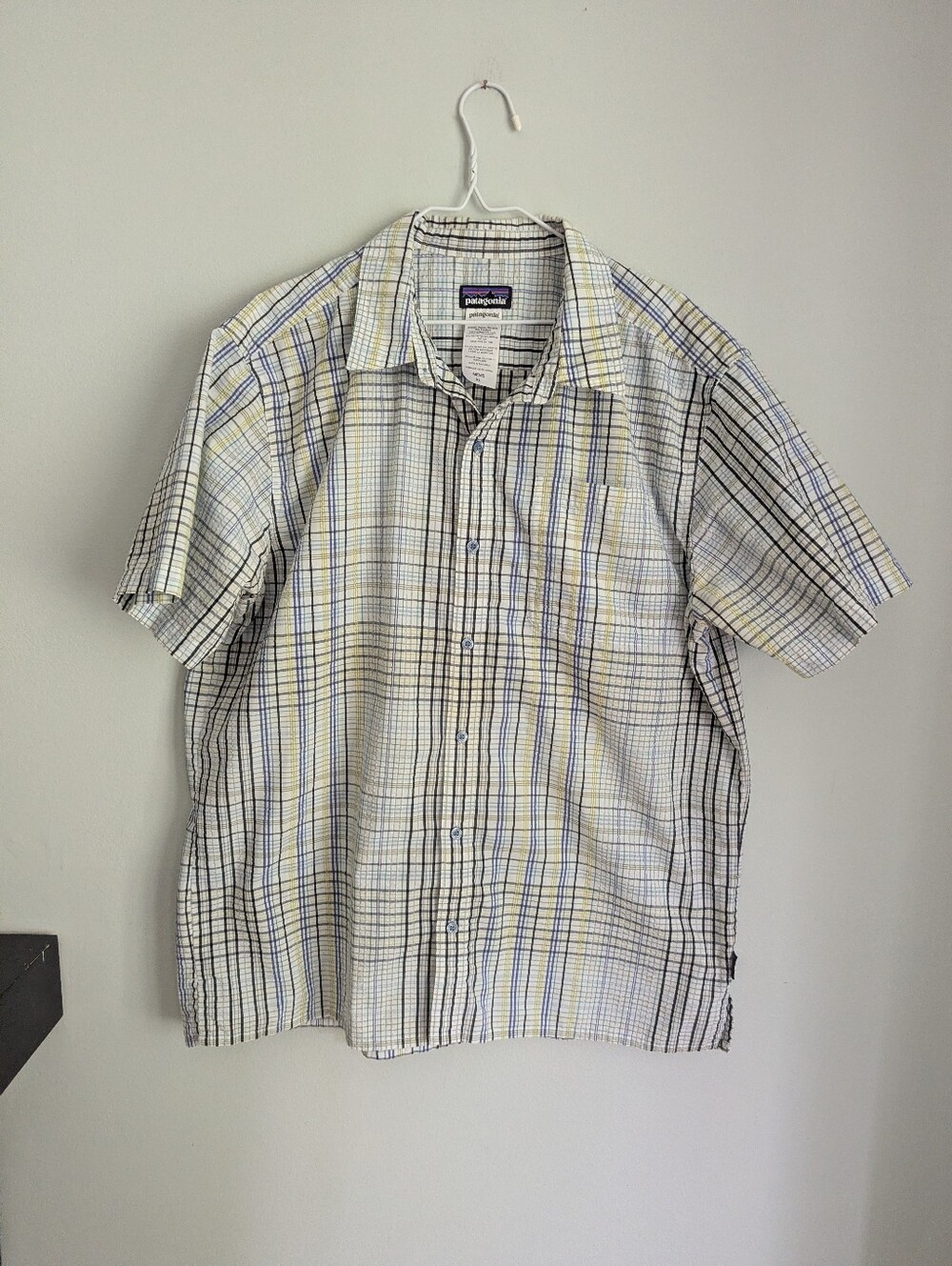 Patagonia Men’s XL Short Sleeve Button Up Shirt White Black Yellow Blue Plaid